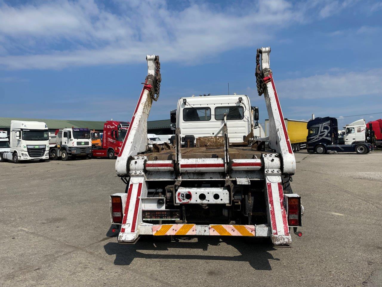 Mercedes Benz AXOR 1824K reťazový naťahovač kontajnerov EURO 4 automat VIN 600 6.4