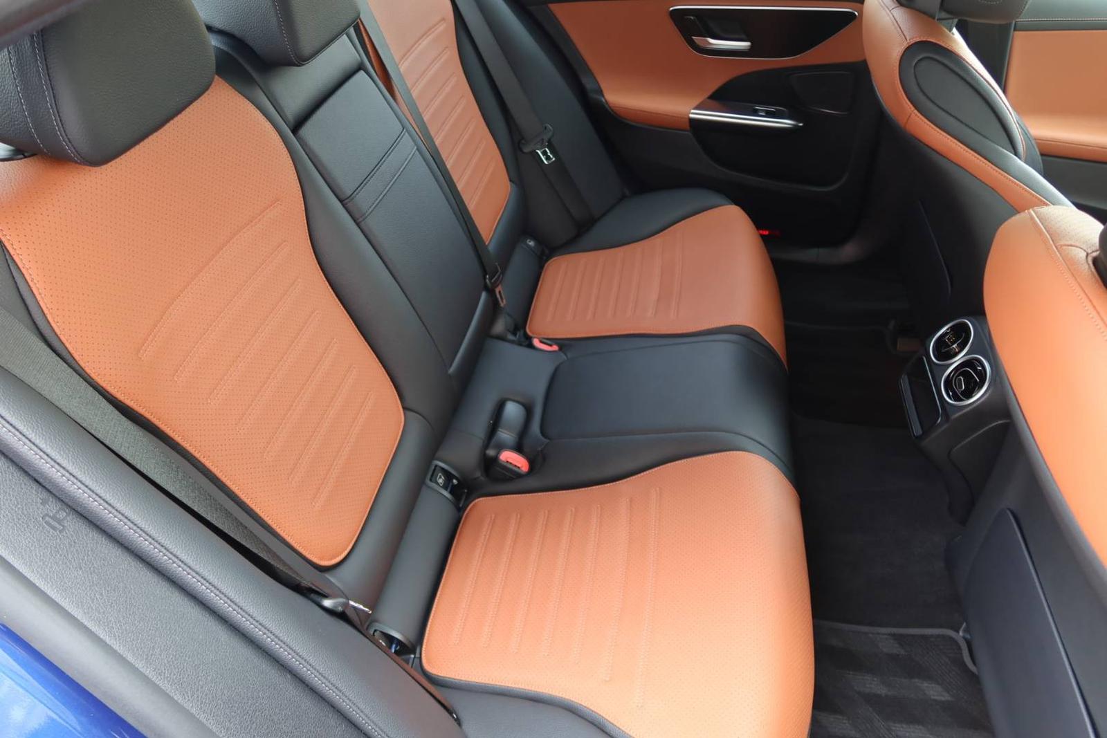 Mercedes-Benz C trieda Sedan C180 AMG Line