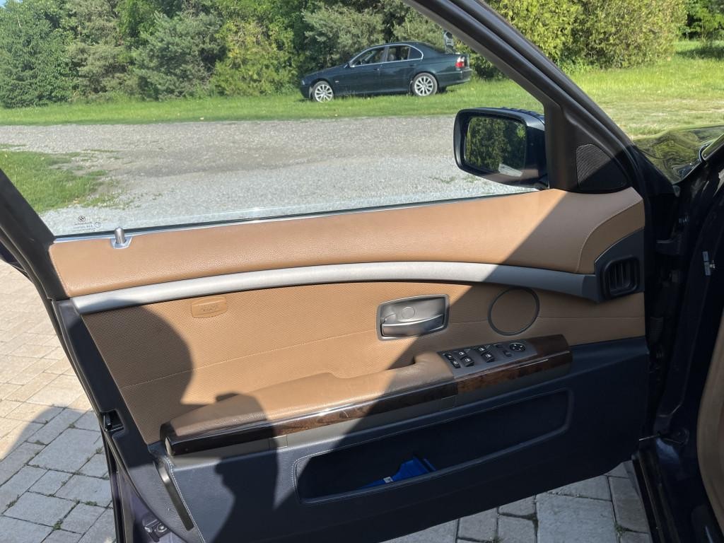 BMW rad 7 760 i A/T
