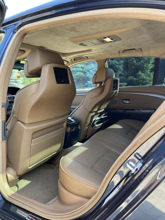 BMW rad 7 760 i A/T