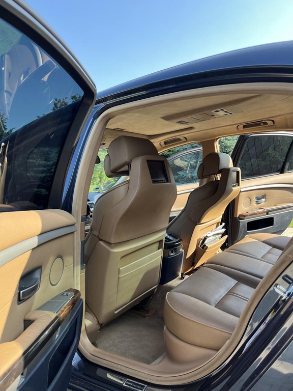 BMW rad 7 760 i A/T