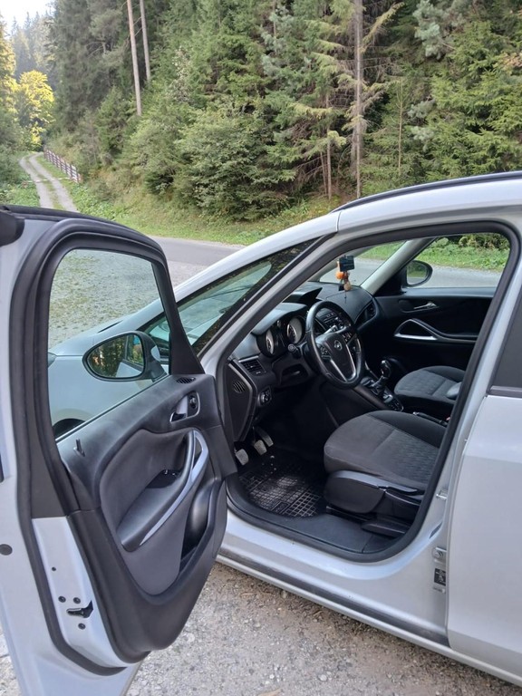 Opel Zafira Tourer Combi 100kw Manuál