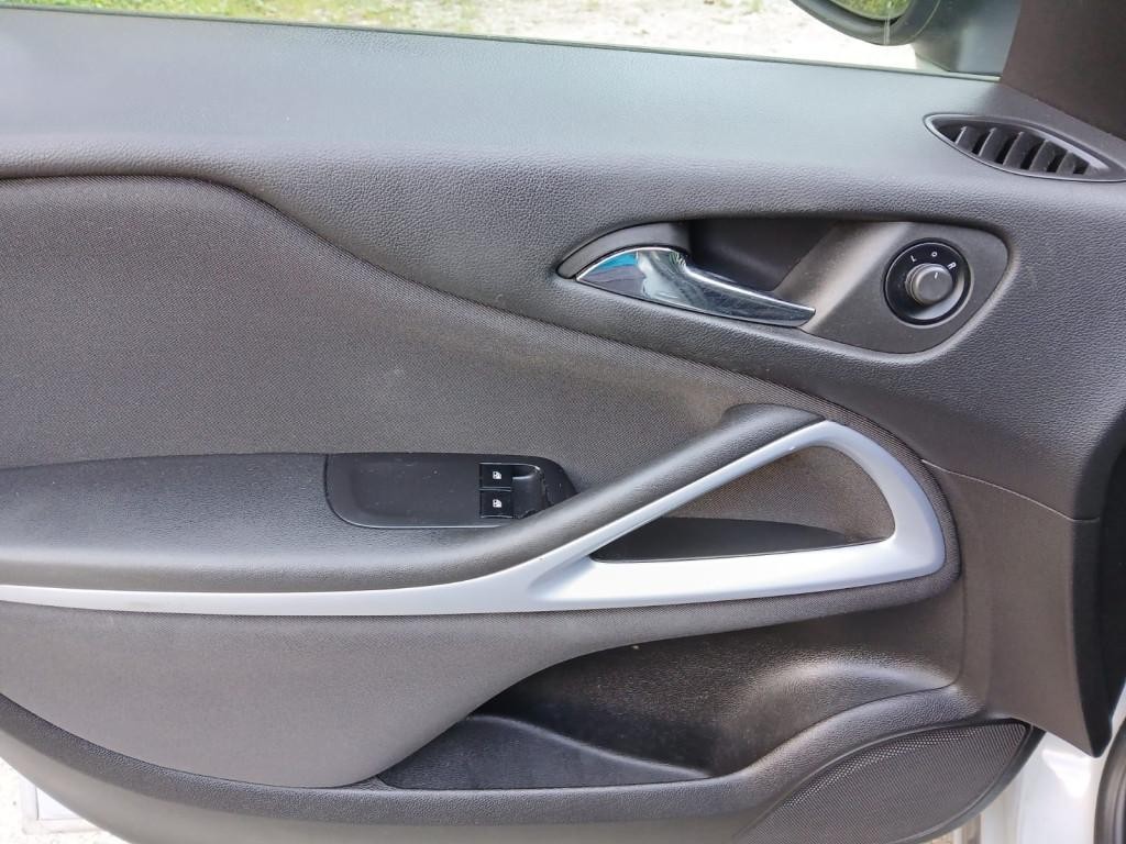 Opel Zafira Tourer Combi 100kw Manuál