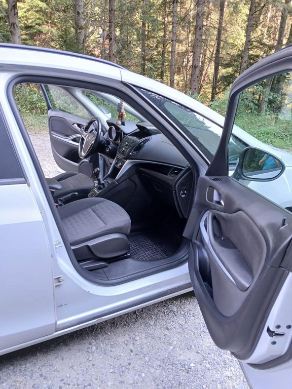 Opel Zafira Tourer Combi 100kw Manuál
