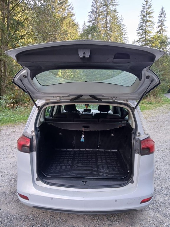 Opel Zafira Tourer Combi 100kw Manuál