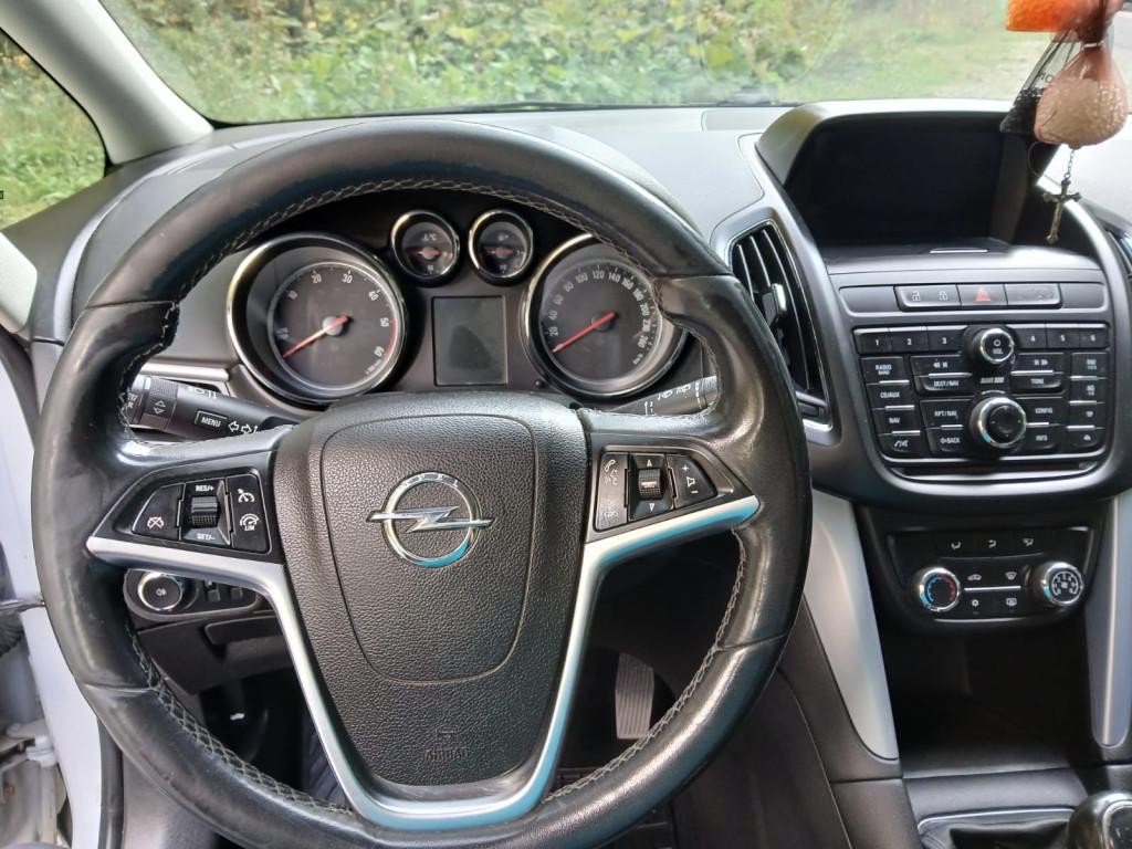 Opel Zafira Tourer Combi 100kw Manuál