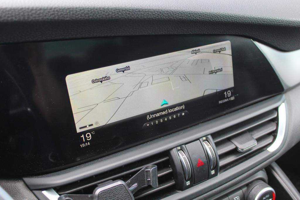 Alfa Romeo Giulia 2.2 JTDM Veloce AT AWD