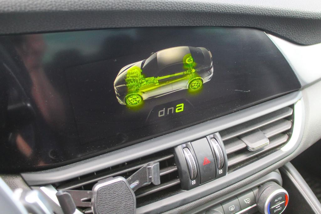 Alfa Romeo Giulia 2.2 JTDM Veloce AT AWD