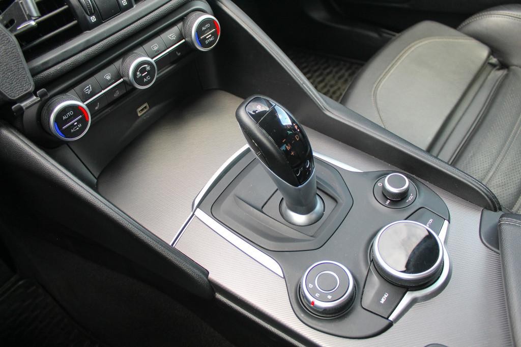 Alfa Romeo Giulia 2.2 JTDM Veloce AT AWD