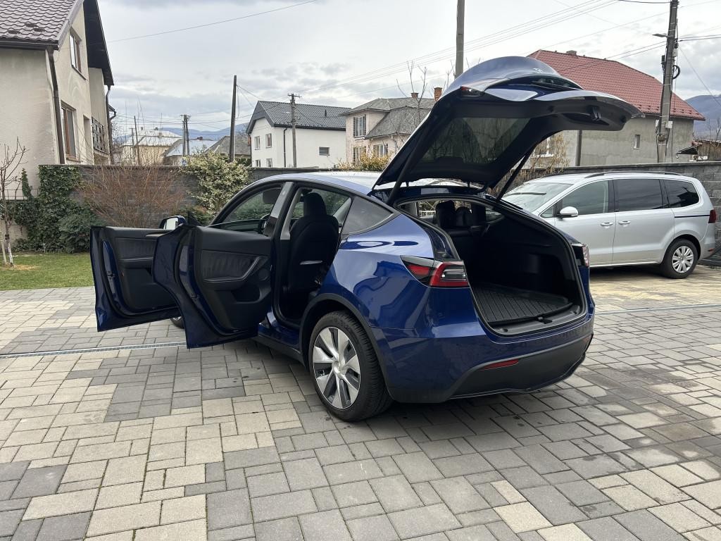 Tesla Model Y Combi 378kw Automat