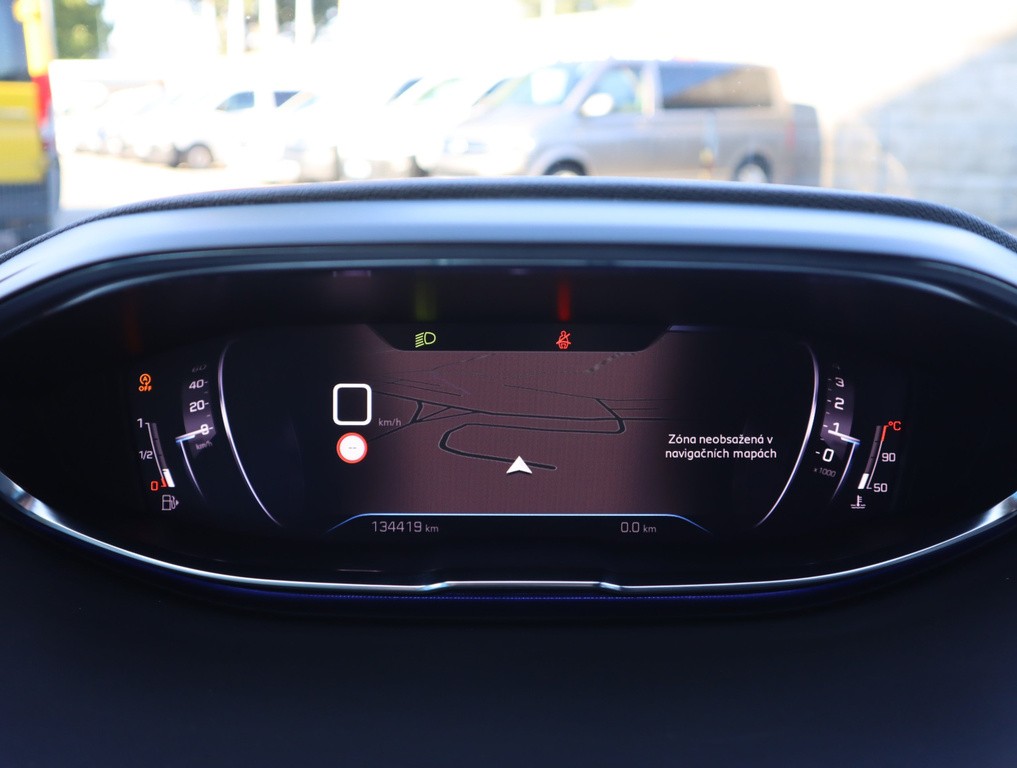 Peugeot 3008 Allure 1.2 PureTech sr auto , suv , usporny motor
