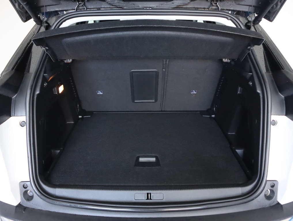 Peugeot 3008 Allure 1.2 PureTech sr auto , suv , usporny motor