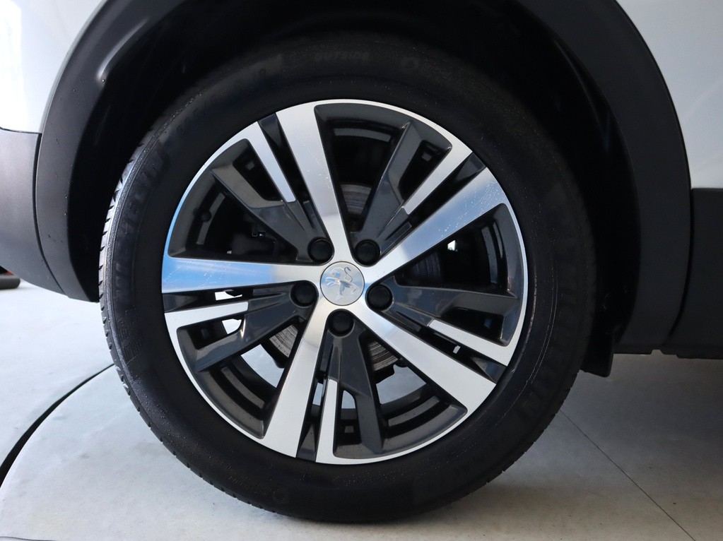 Peugeot 3008 Allure 1.2 PureTech sr auto , suv , usporny motor