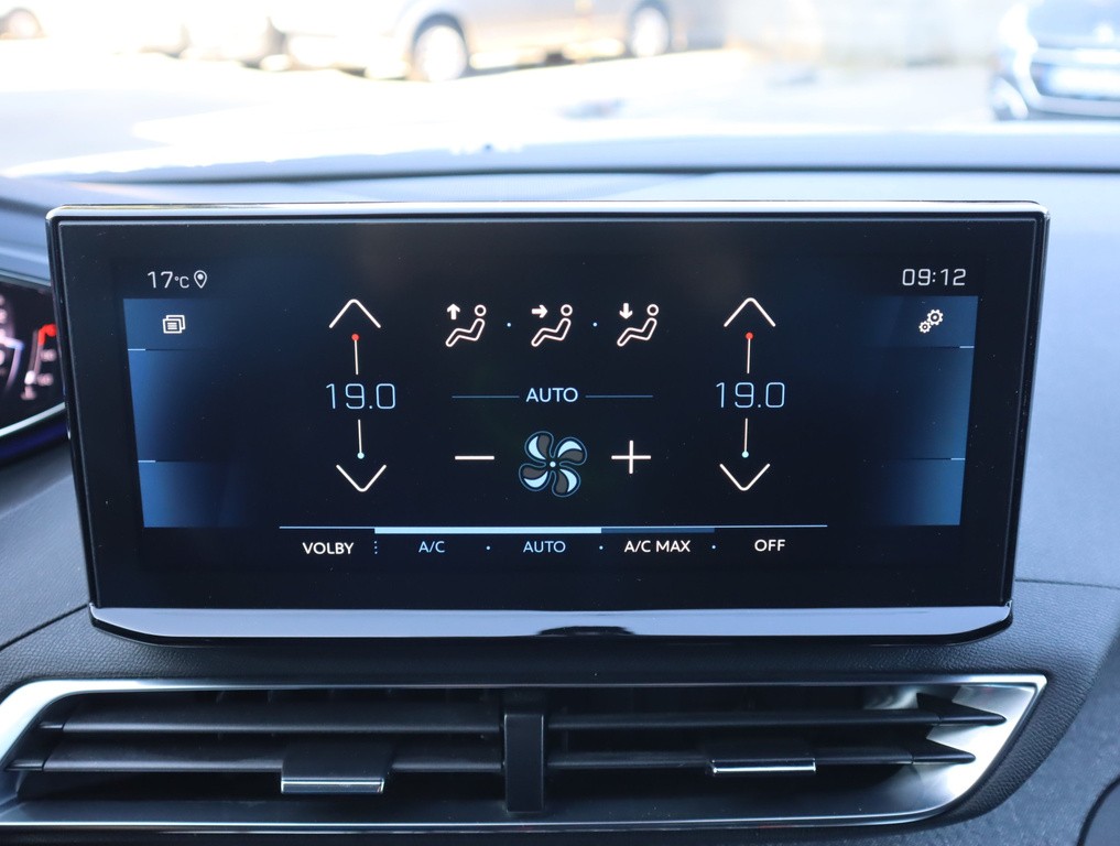 Peugeot 3008 Allure 1.2 PureTech sr auto , suv , usporny motor