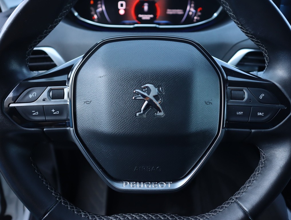 Peugeot 3008 Allure 1.2 PureTech sr auto , suv , usporny motor
