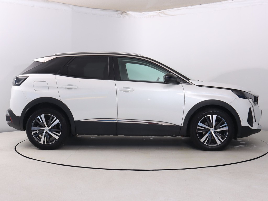 Peugeot 3008 Allure 1.2 PureTech sr auto , suv , usporny motor