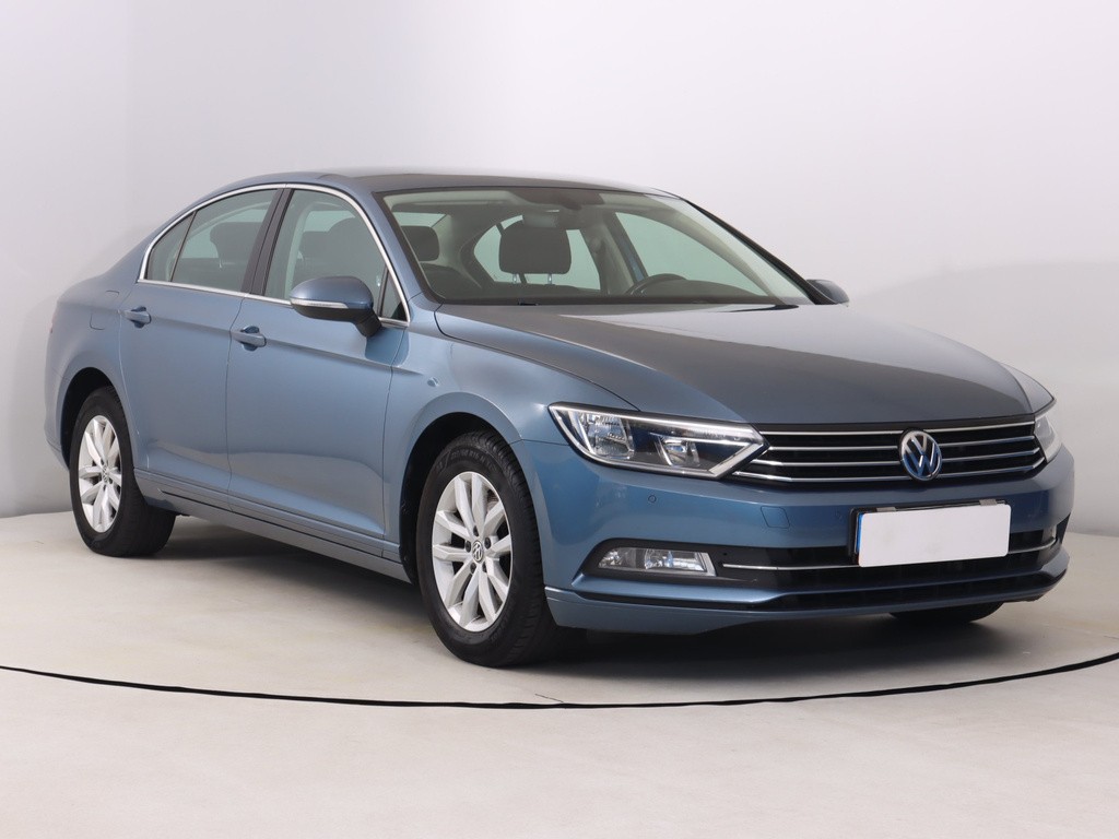 VW Passat Comfortline 2.0 TDI Tempomat, Park. senzory, Vyhř. sedaček