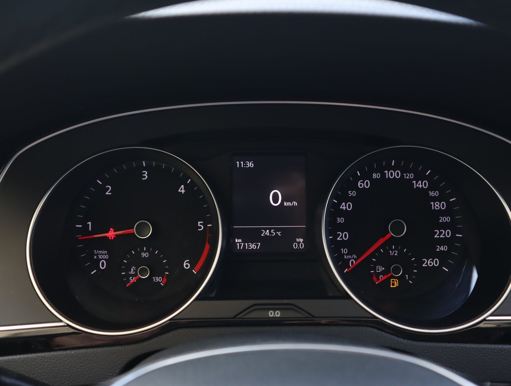VW Passat Comfortline 2.0 TDI Tempomat, Park. senzory, Vyhř. sedaček