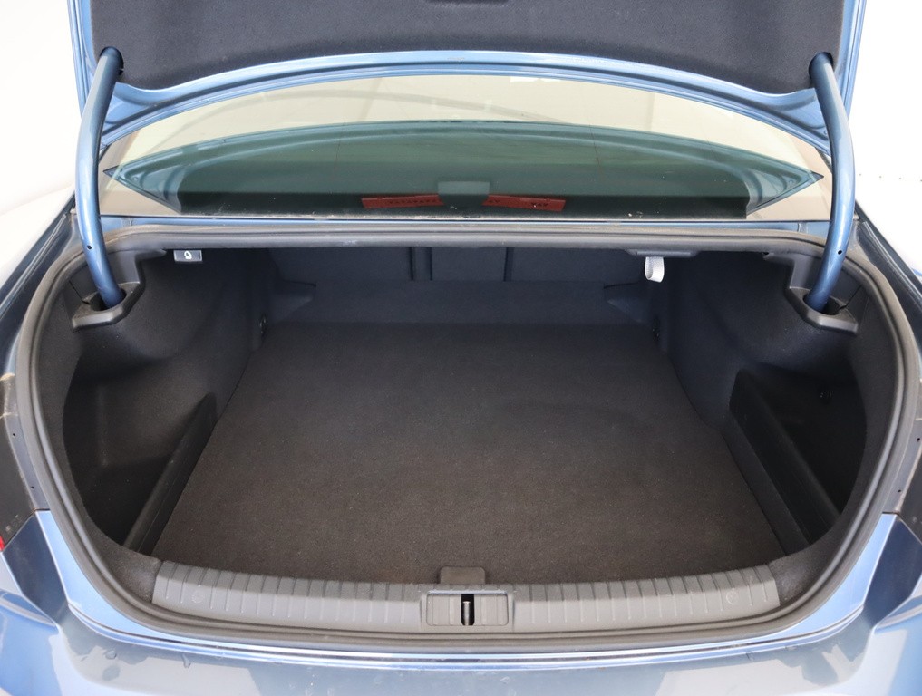 VW Passat Comfortline 2.0 TDI Tempomat, Park. senzory, Vyhř. sedaček