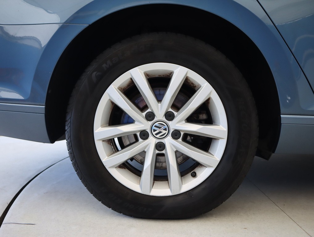 VW Passat Comfortline 2.0 TDI Tempomat, Park. senzory, Vyhř. sedaček