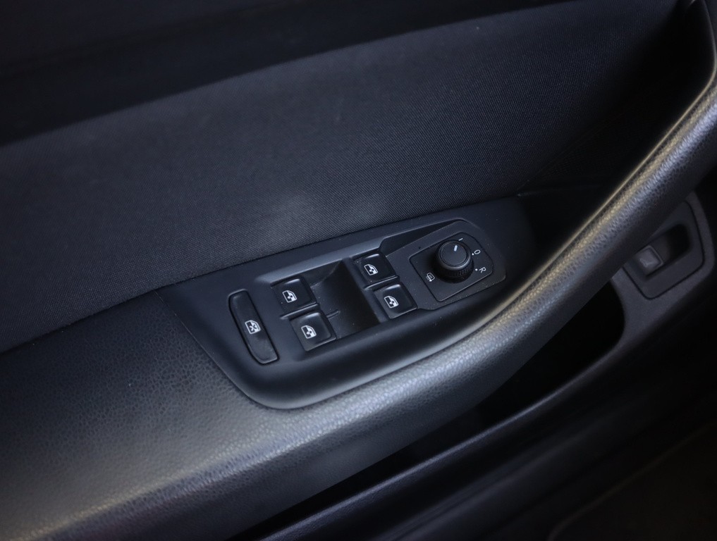 VW Passat Comfortline 2.0 TDI Tempomat, Park. senzory, Vyhř. sedaček