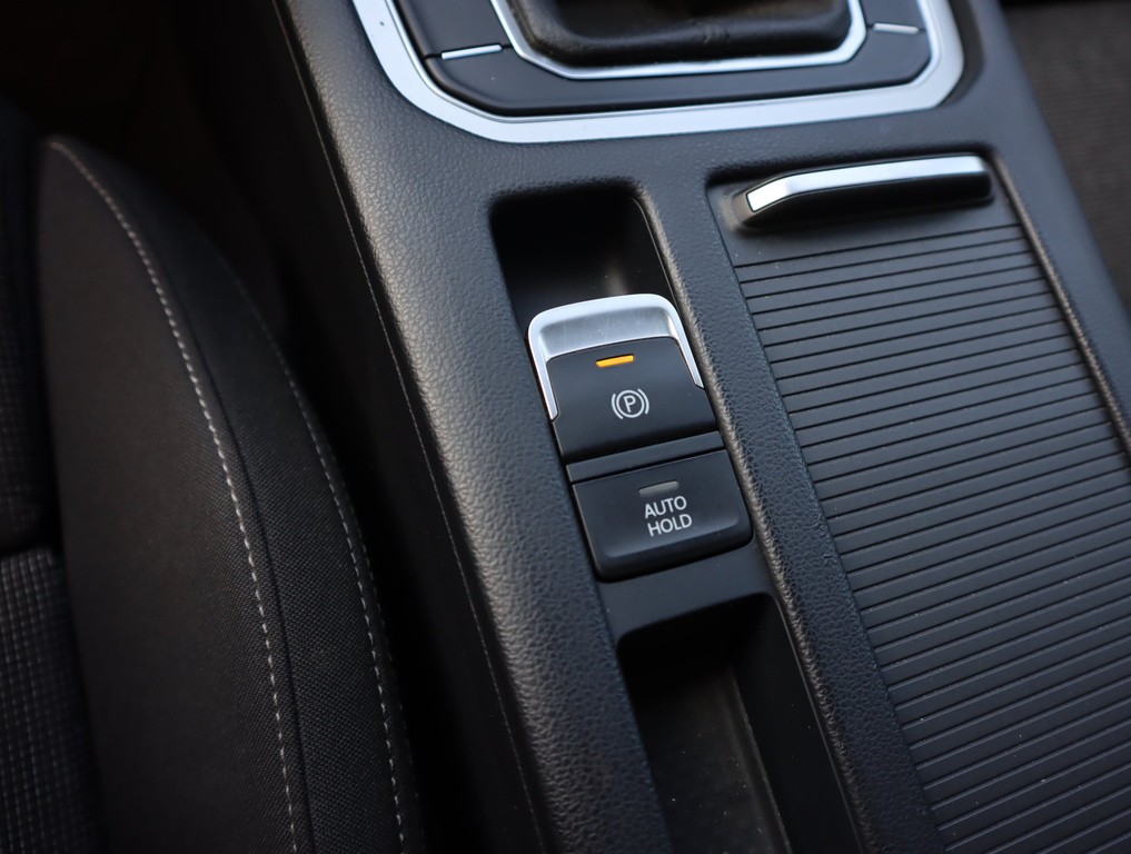 VW Passat Comfortline 2.0 TDI Tempomat, Park. senzory, Vyhř. sedaček