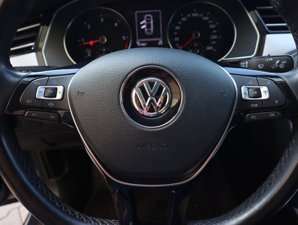 VW Passat Comfortline 2.0 TDI Tempomat, Park. senzory, Vyhř. sedaček