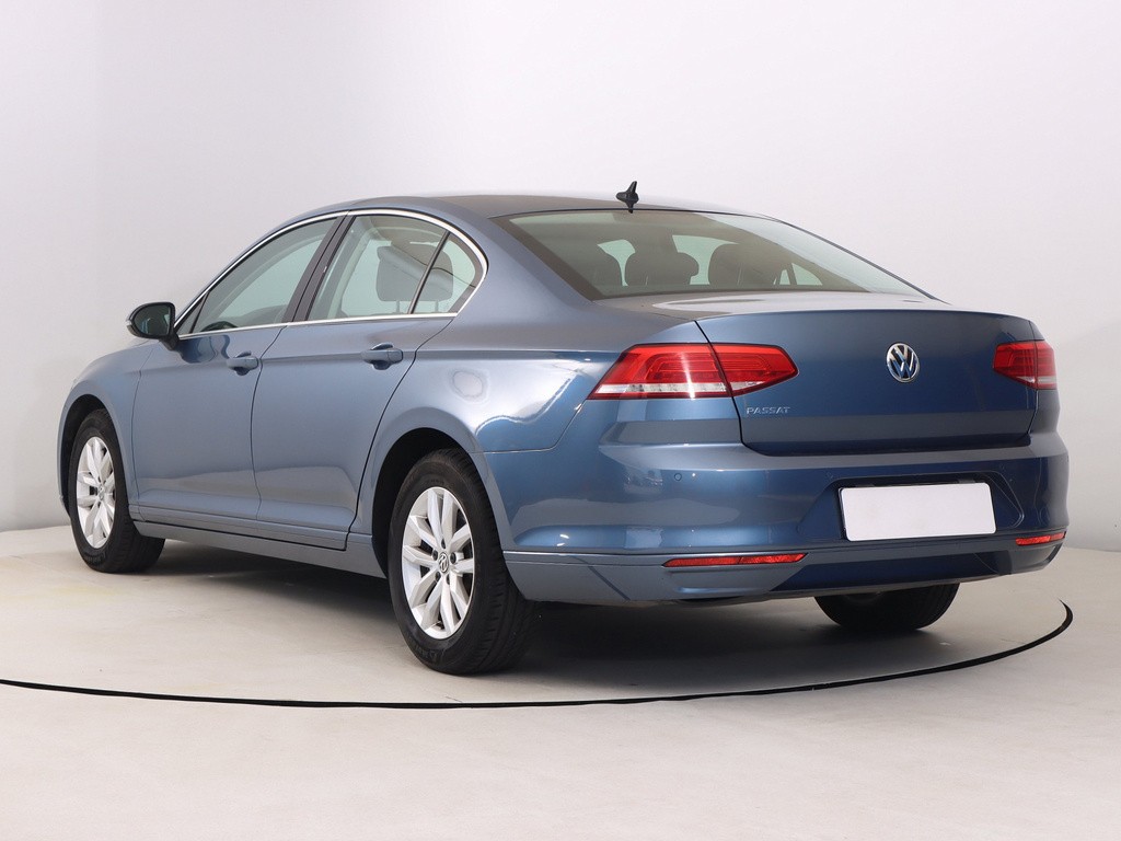VW Passat Comfortline 2.0 TDI Tempomat, Park. senzory, Vyhř. sedaček