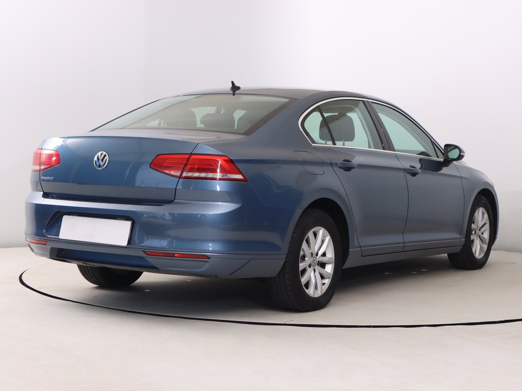 VW Passat Comfortline 2.0 TDI Tempomat, Park. senzory, Vyhř. sedaček