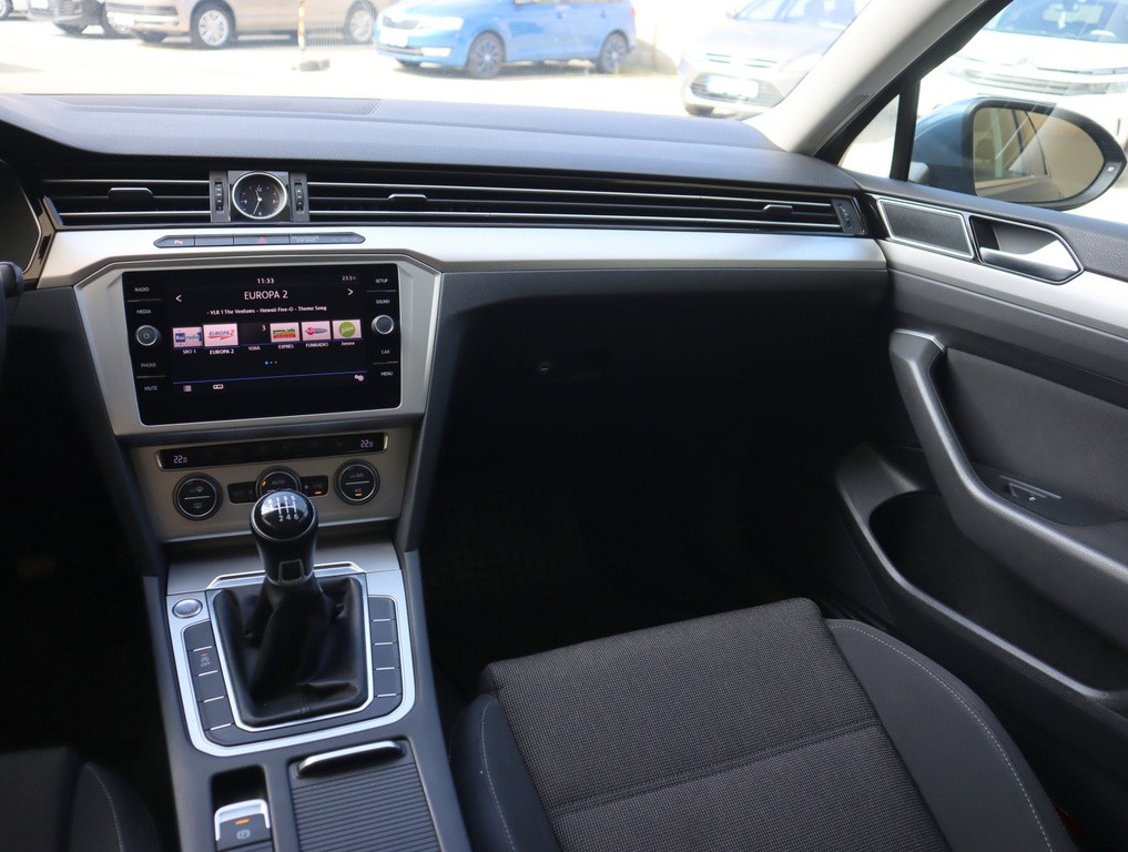 VW Passat Comfortline 2.0 TDI Tempomat, Park. senzory, Vyhř. sedaček