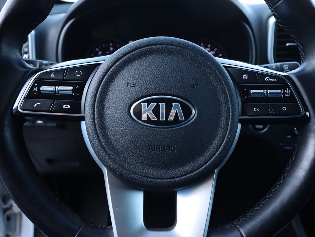 Kia Sportage Silver 1.6 CRDi Automat, Serv.kniha, Navigácia
