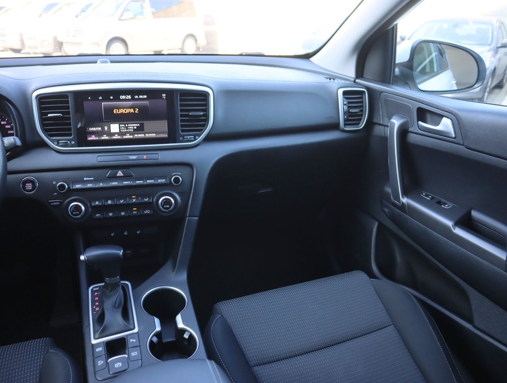 Kia Sportage Silver 1.6 CRDi Automat, Serv.kniha, Navigácia