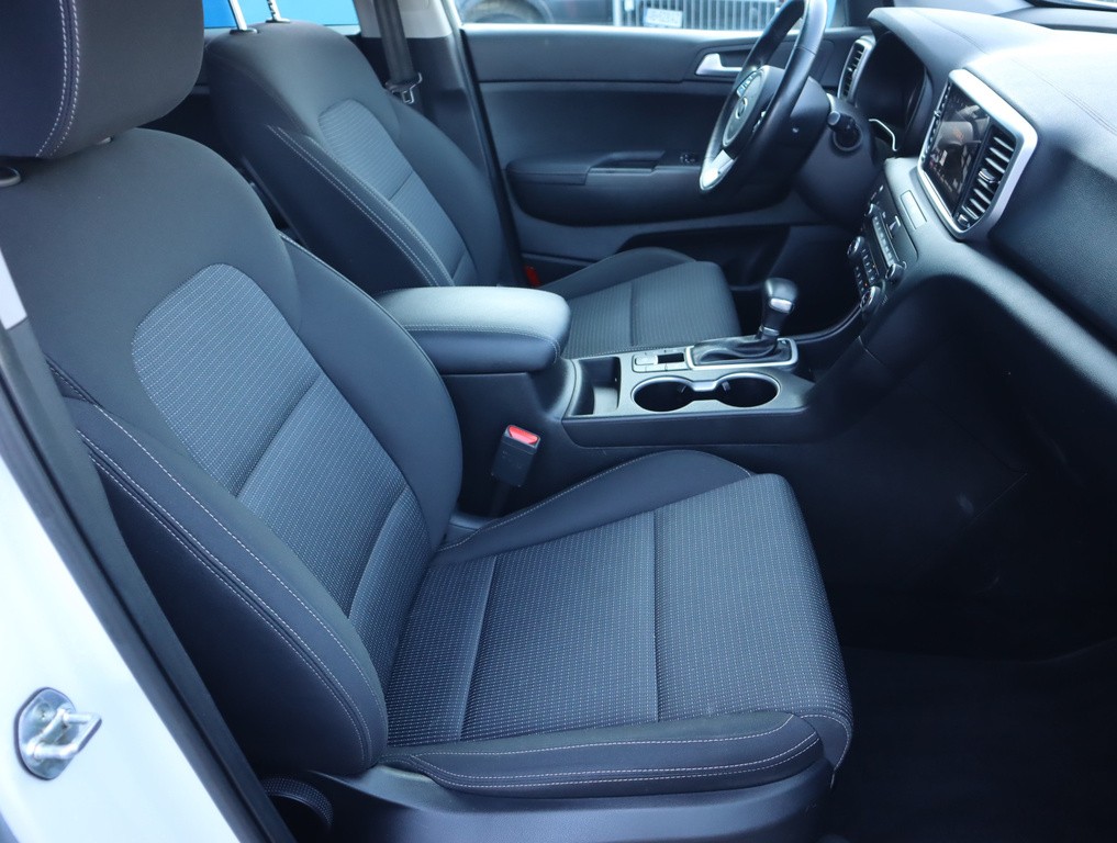 Kia Sportage Silver 1.6 CRDi Automat, Serv.kniha, Navigácia