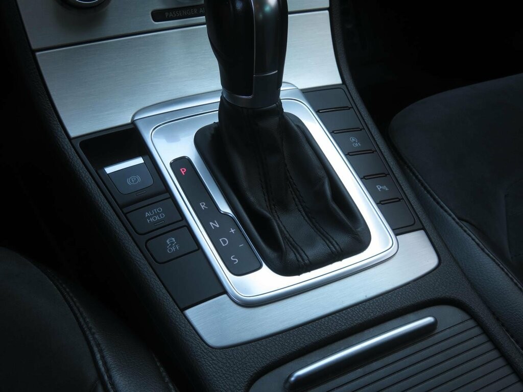 VW Passat Comfortline 2.0 TDI Automat, Koža, Navigácia, Xenóny