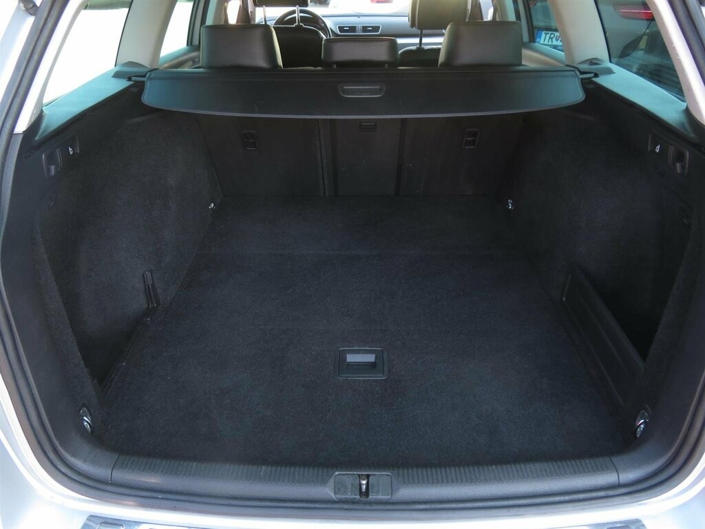 VW Passat Comfortline 2.0 TDI Automat, Koža, Navigácia, Xenóny