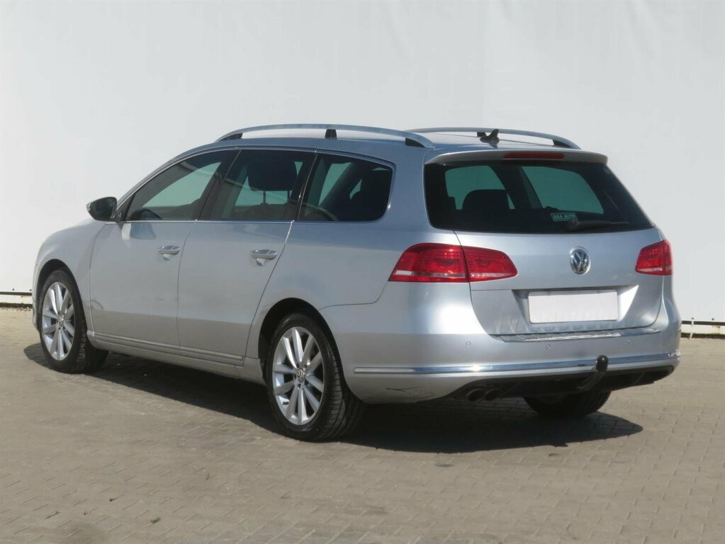 VW Passat Comfortline 2.0 TDI Automat, Koža, Navigácia, Xenóny