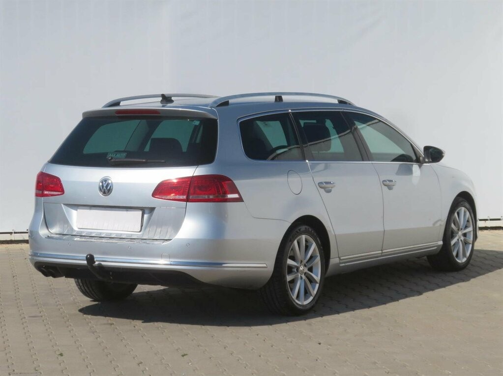 VW Passat Comfortline 2.0 TDI Automat, Koža, Navigácia, Xenóny