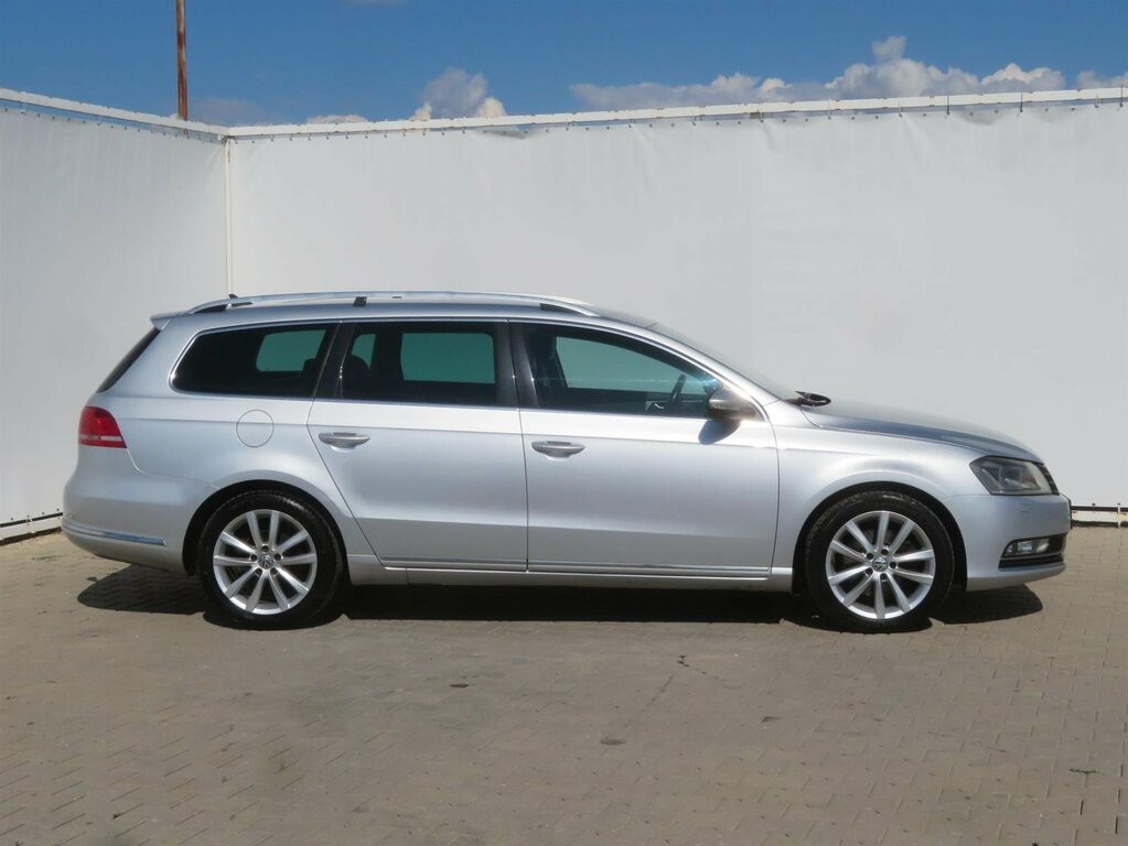 VW Passat Comfortline 2.0 TDI Automat, Koža, Navigácia, Xenóny