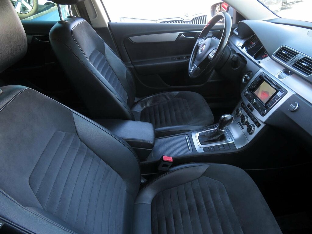 VW Passat Comfortline 2.0 TDI Automat, Koža, Navigácia, Xenóny