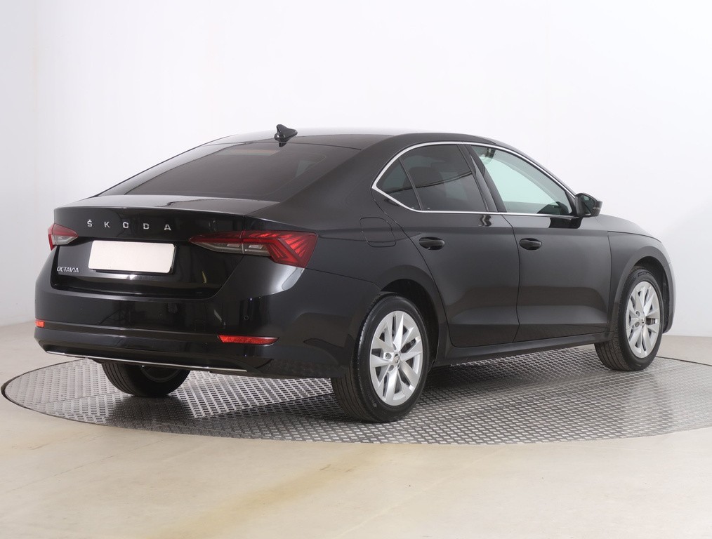 Skoda Octavia Style 1.5 TSI Navigácia, Tempomat, Park. senzory