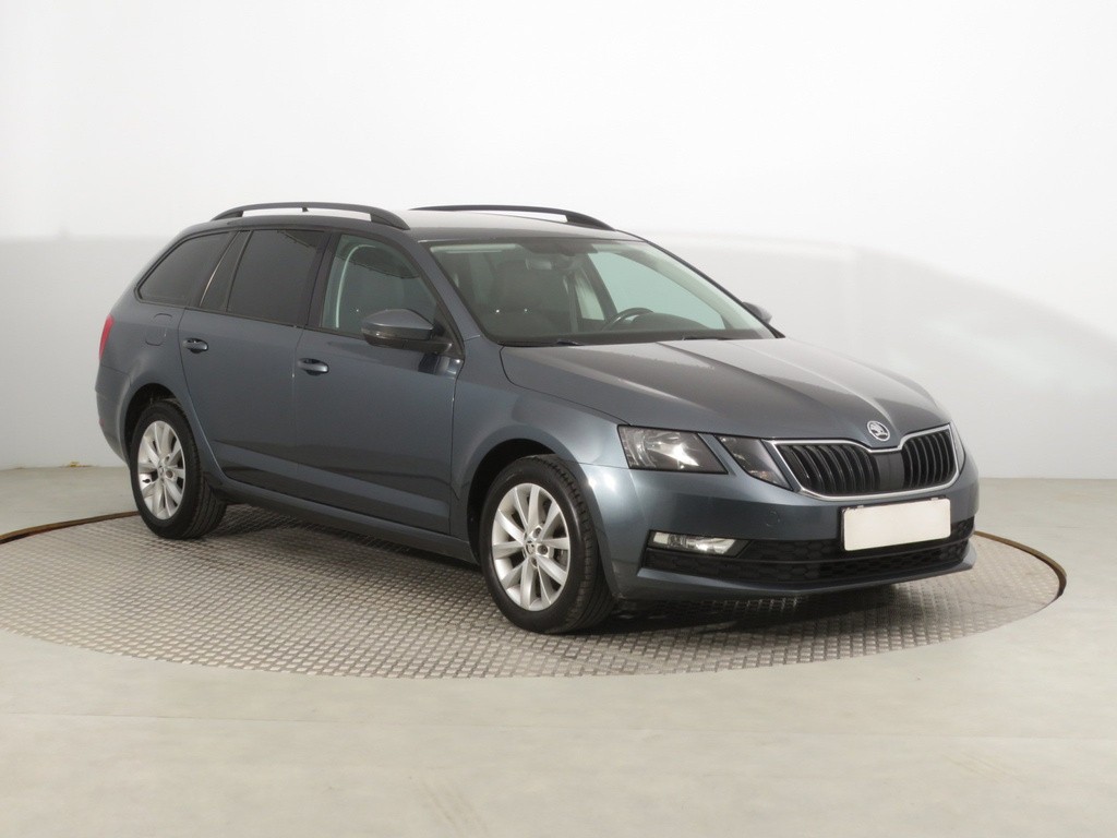 Skoda Octavia Ambition 1.6 TDI Automat, Navigácia, Tempomat