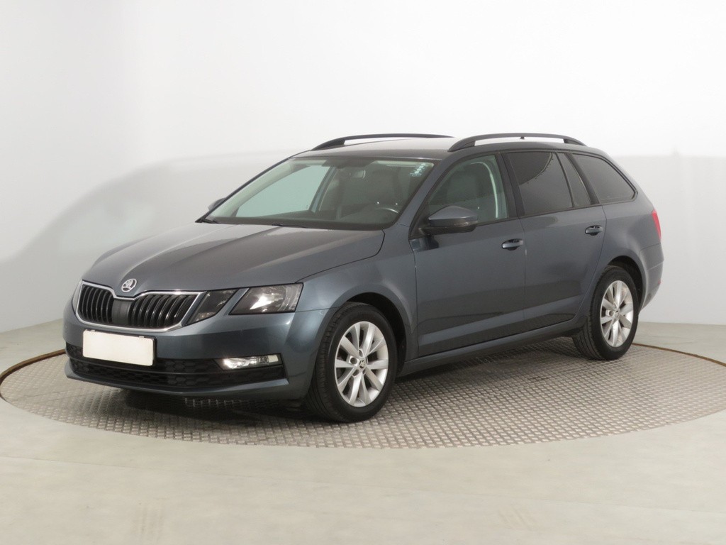 Skoda Octavia Ambition 1.6 TDI Automat, Navigácia, Tempomat