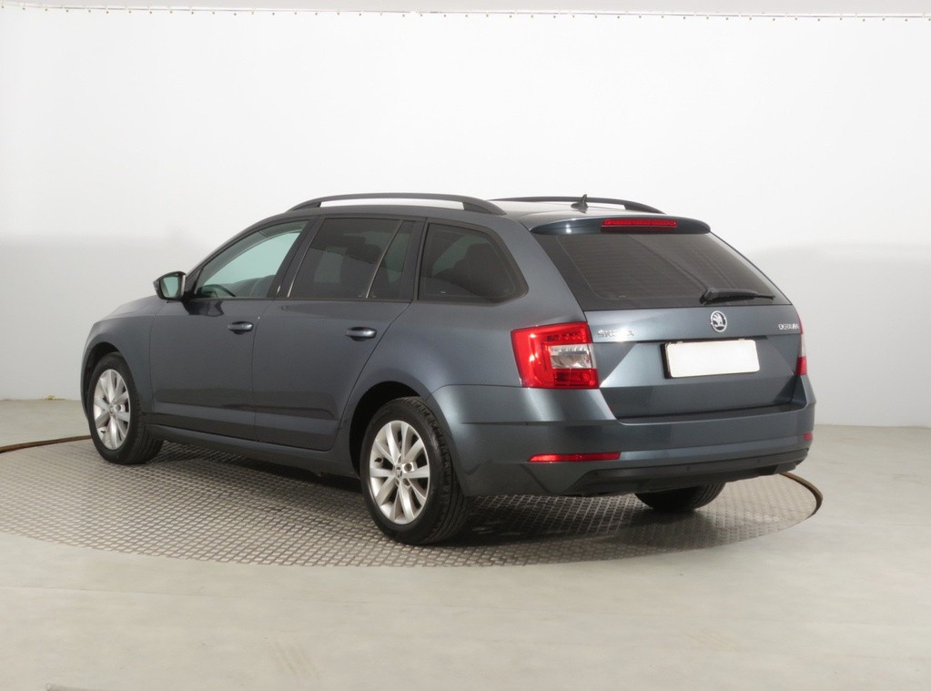Skoda Octavia Ambition 1.6 TDI Automat, Navigácia, Tempomat