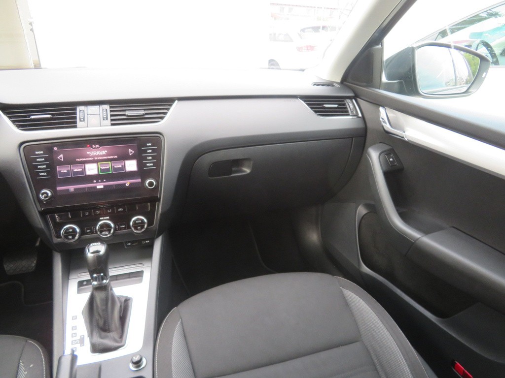 Skoda Octavia Ambition 1.6 TDI Automat, Navigácia, Tempomat