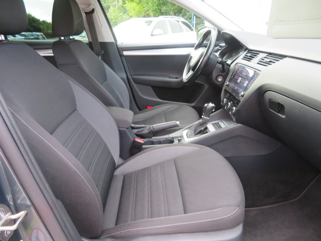 Skoda Octavia Ambition 1.6 TDI Automat, Navigácia, Tempomat