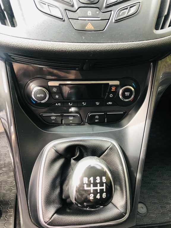 Ford Kuga SUV 110kw Manuál