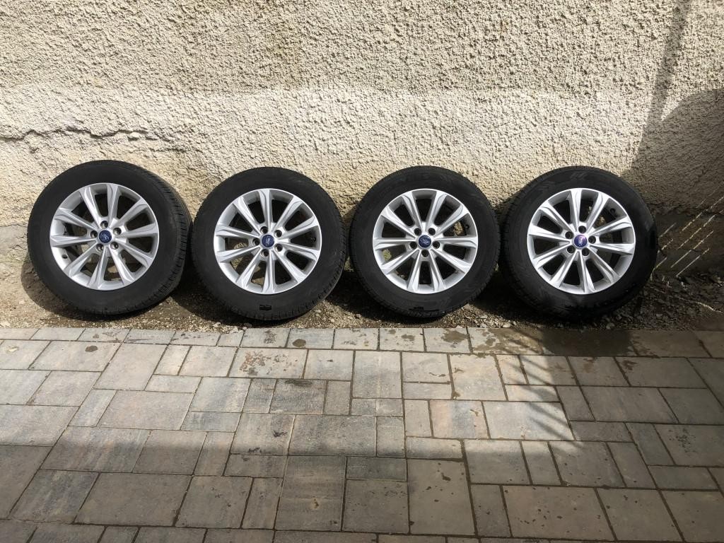 Ford Kuga SUV 110kw Manuál