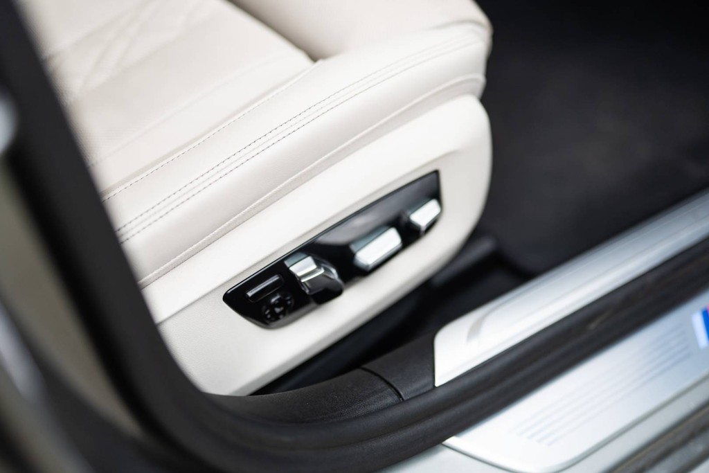 BMW Rad 7 750d xDrive A/T