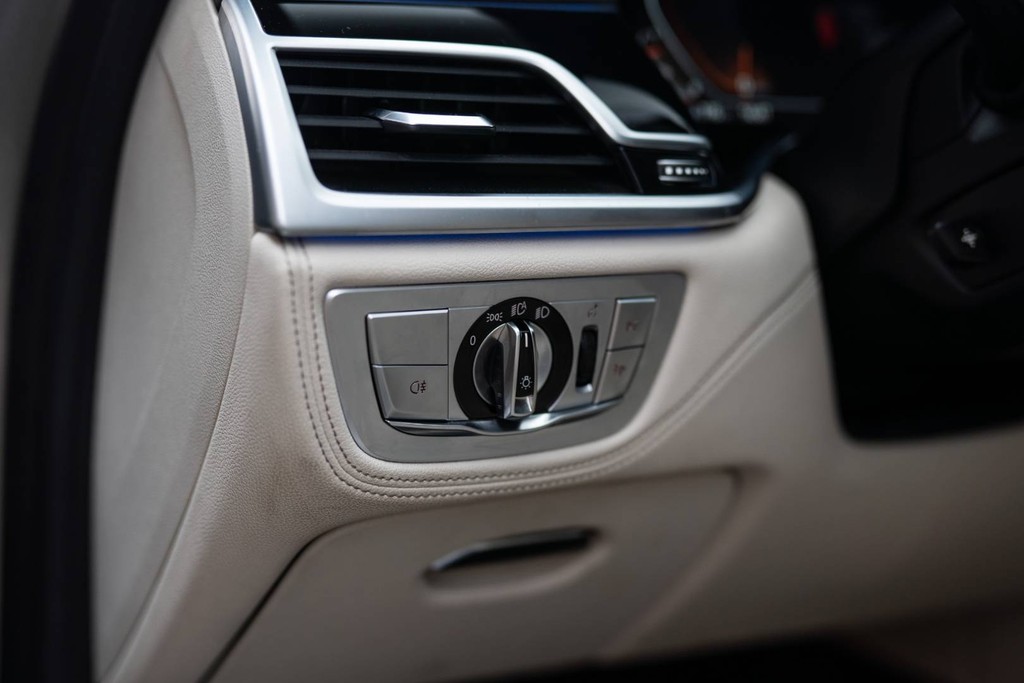 BMW Rad 7 750d xDrive A/T