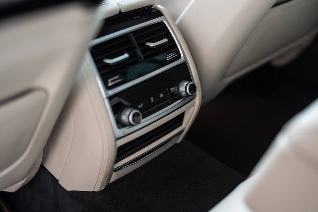 BMW Rad 7 750d xDrive A/T